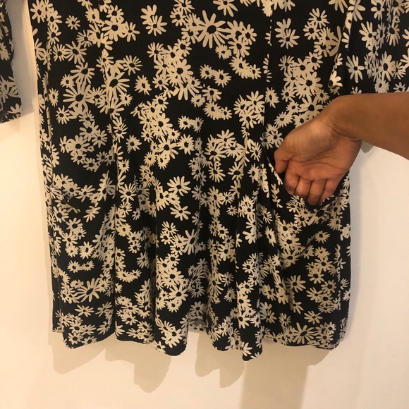 Flower Deep Pocket Dress - Picture 3 of 4